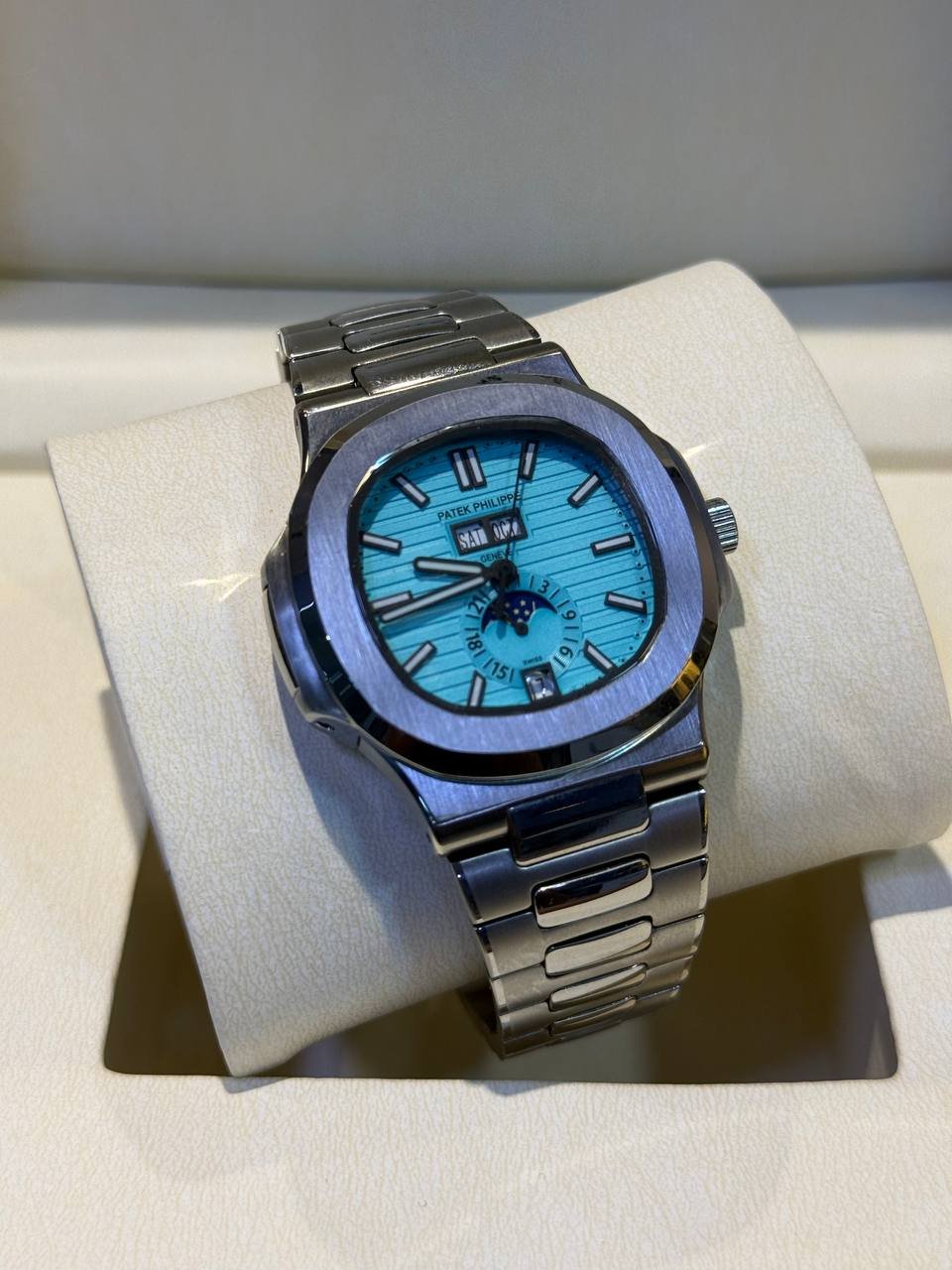 PATEK PHILIPPE NAUTILUS-STYLE PIECE ON THE SAME CUSHION/BOX SETUP