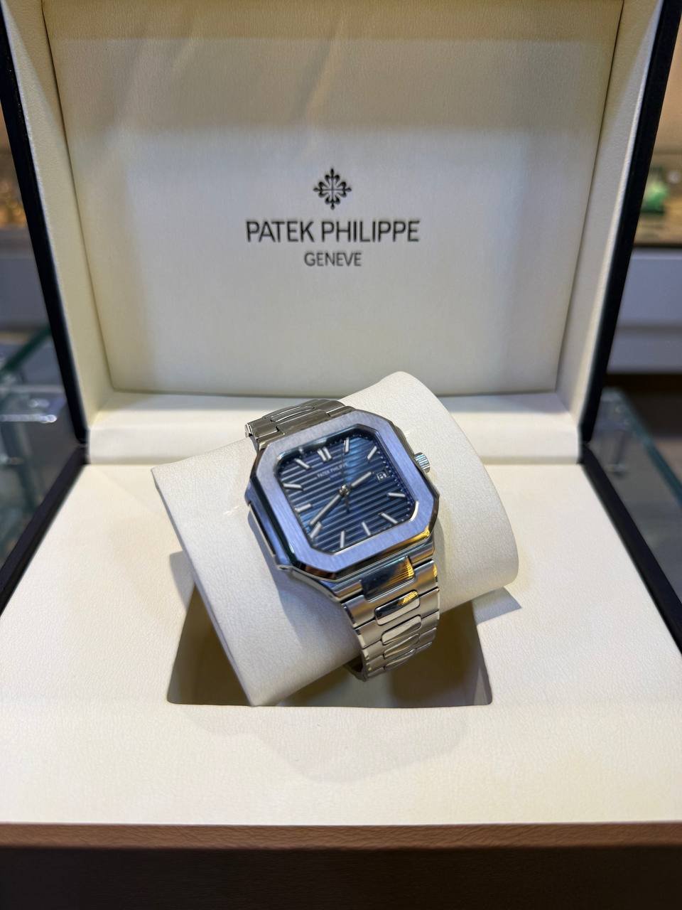 PATEK PHILIPPE CUBITUS BLUE HORIZONTALLY RIBBED DIAL - Image 2