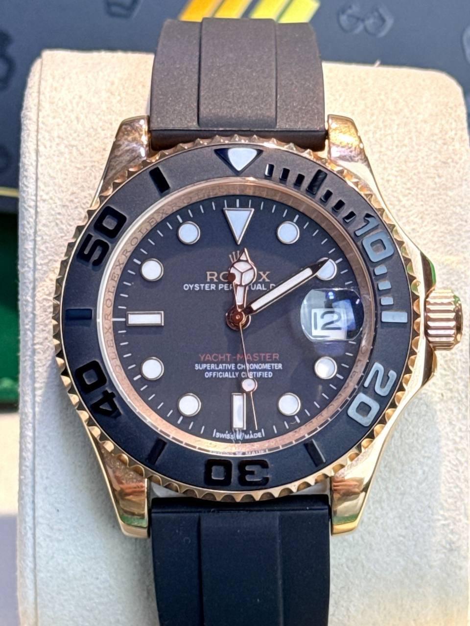 ROLEX YACHT MASTER GOLDE/BLACK - Image 2